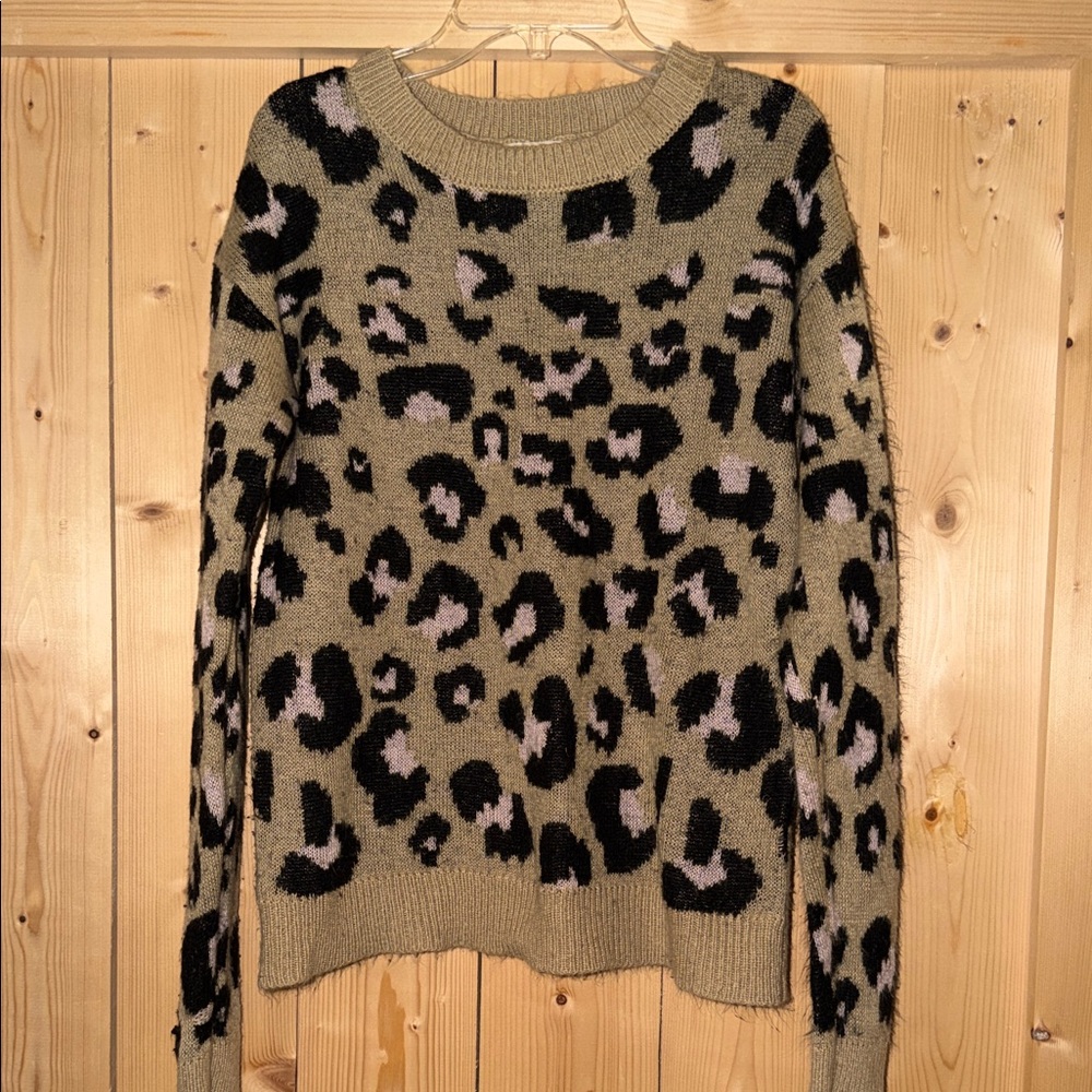 Juniors Lovecraft leopard sweater size small